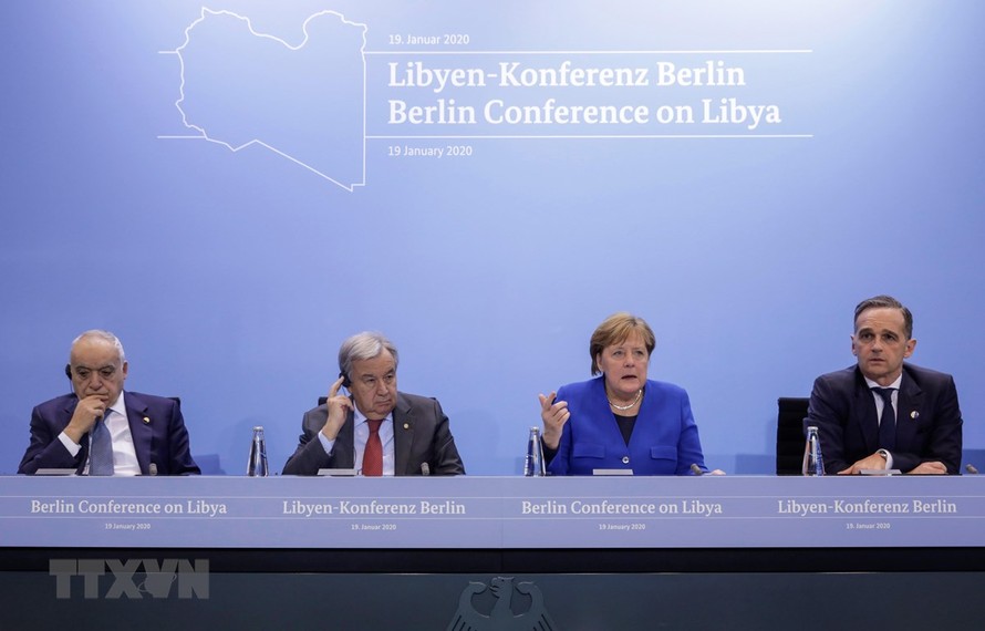 Đặc phái viên LHQ tại Libya Ghassan Salame, Tổng Thư ký LHQ António Guterres, Thủ tướng Đức Angela Merkel và Ngoại trưởng Đức Heiko Maas trong cuộc họp báo kết thúc Hội nghị hòa bình quốc tế về Libya ở Berlin ngày 19/1/2020. (Ảnh: AFP/TTXVN)