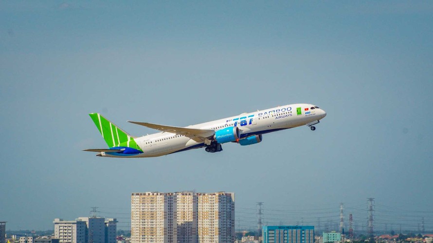 Ngay từ ngày đầu tiên của năm 2020, sân bay Tân Sơn Nhất đã đón chuyến bay thương mại đầu tiên khai thác bằng Boeing 787-9 Dreamliner của Bamboo Airways
