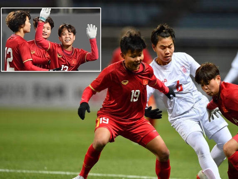 Trận thắng quý giá của đội tuyển nữ Việt Nam giúp đoạt vé dự play off và niềm vui của “tiểu tướng” Vạn Sự (13, ảnh nhỏ). Ảnh: AFC