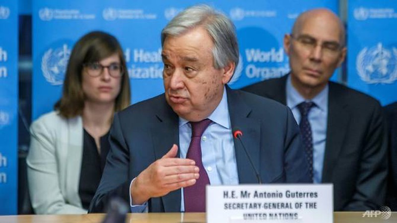 Tổng Thư ký Liên Hiệp Quốc Antonio Guterres (giữa) cảnh báo đại dịch COVID-19 có thể giết chết hàng triệu người. Ảnh: AFP