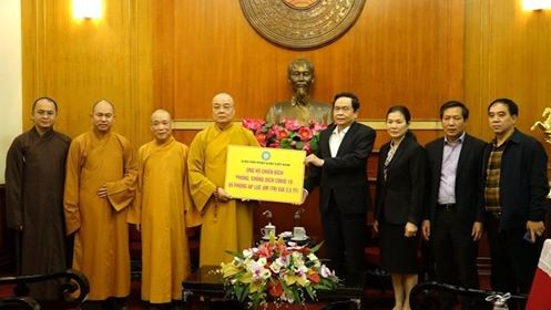Giáo hội Phật giáo Việt Nam (GHPGVN) đã trao tặng 5 phòng áp lực âm cho Ủy ban Trung ương MTTQVN