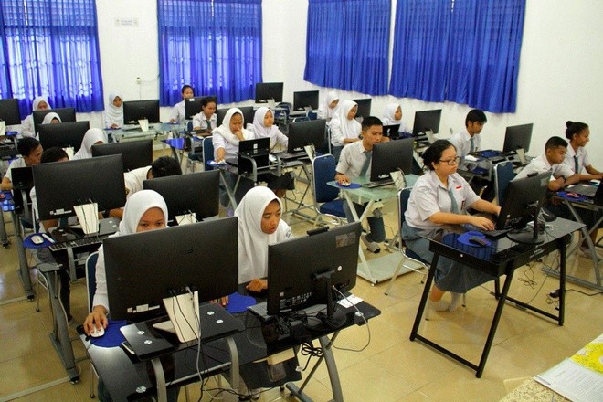 Thí sinh ở Indonesia có thể sẽ phải thi quốc gia trực tuyến. Ảnh minh họa: Jakarta Post.