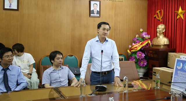 Thứ trưởng Bộ Y tế Trần Văn Thuấn phát biểu tại buổi trao tặng.