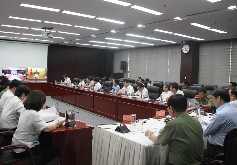Thủ tướng Nguyễn Xuân Phúc chủ trì họp trực tuyến với UBND TP Đà Nẵng. Ảnh: TẤN VIỆT