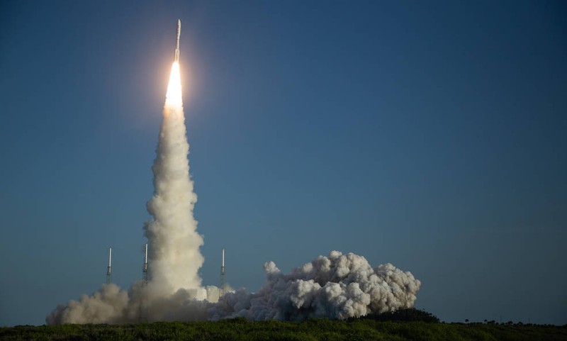Tên lửa Atlas V mang theo xe tự hành Perseverance phóng lên từ Trạm Không quân Mũi Cape Canaveral, bang Florida (Mỹ) vào ngày 30-7. Ảnh: NASA