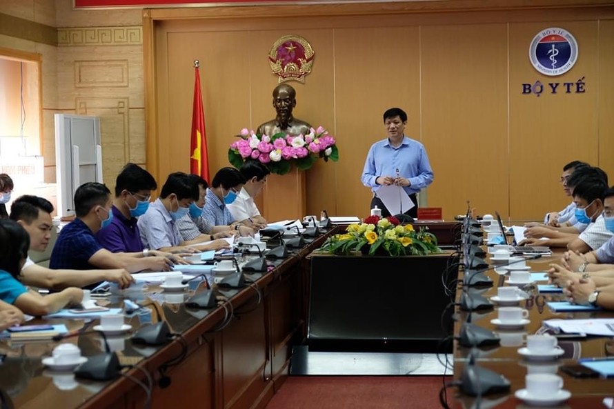 GS. TS. Nguyễn Thanh Long, Quyền Bộ trưởng Bộ Y tế phát biểu tại cuộc họp. - Ảnh: VGP/Hiền Minh