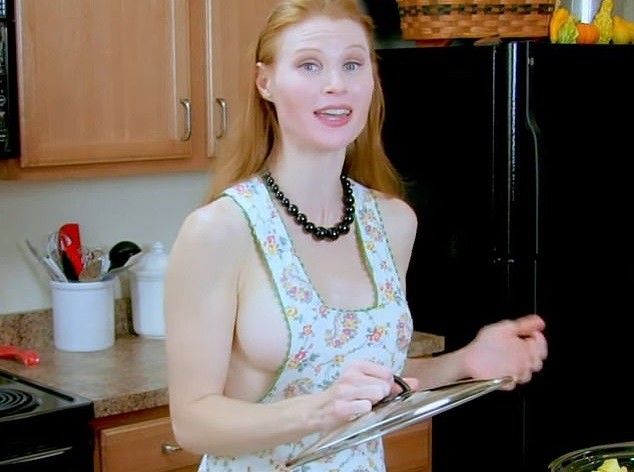 Người phụ nữ gây sốt trên YouTube với các video khỏa thân dạy nấu ăn