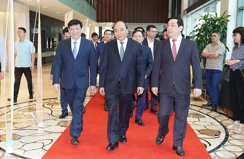 Thủ tướng Nguyễn Xuân Phúc tham dự buổi lễ đánh dấu mốc kết nối mạng lưới 1.000 cơ sở y tế khám, chữa bệnh từ xa - Ảnh: VGP/Quang Hiếu
