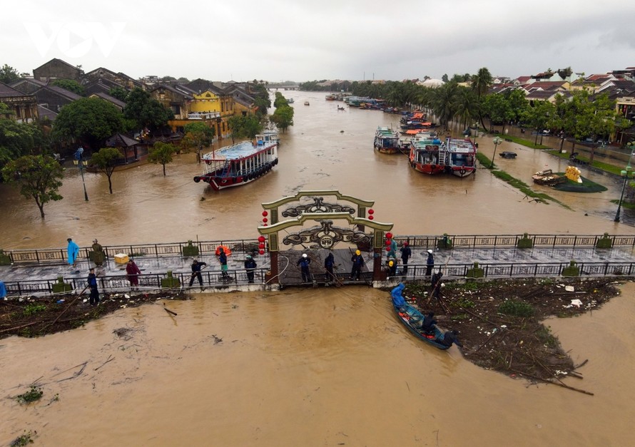 Nước lũ gây ngập tại thành phố Hội An, Quảng Nam.