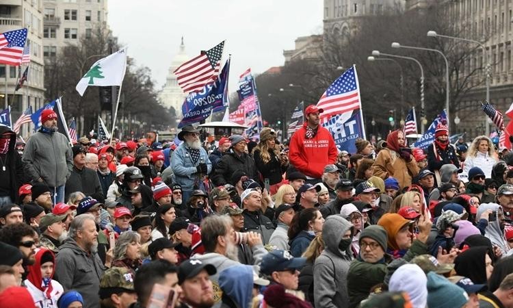 Người ủng hộ Trump đổ về Washington chuẩn bị biểu tình