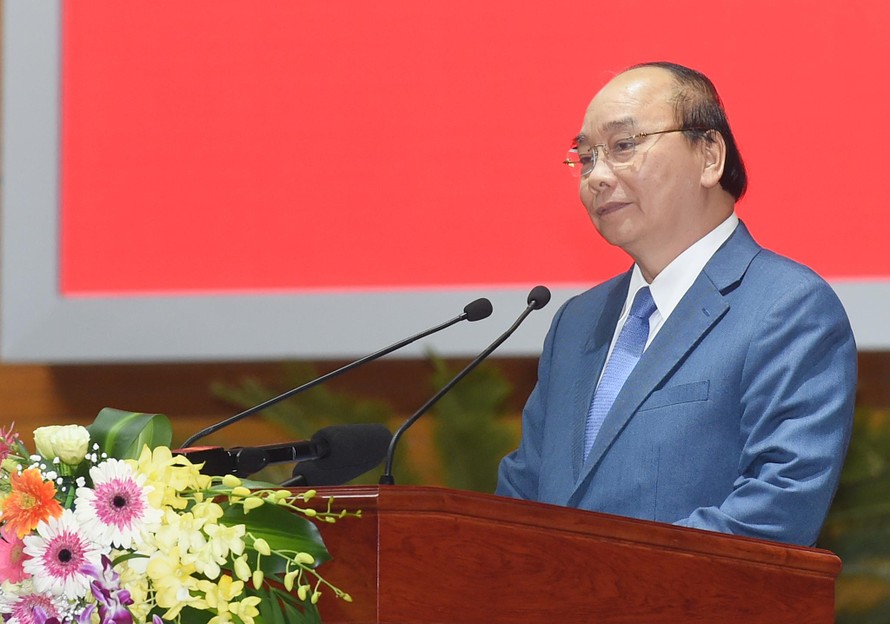 Thủ tướng Nguyễn Xuân Phúc biểu dương những nỗ lực của ngành y tế thời gian qua. Ảnh: VGP/Quang Hiếu