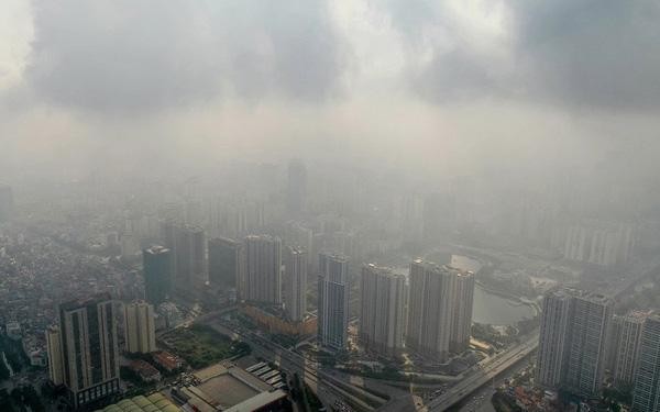 Không khí ở Hà Nội tiếp tục ô nhiễm nặng bất chấp mưa phùn