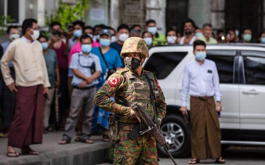 Binh sĩ Myanmar sau cuộc đảo chính ở nước này. Ảnh: SOPA.