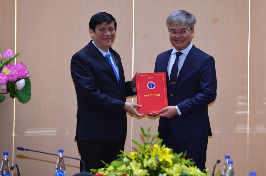 Lãnh đạo Bộ Y tế trao Quyết định bổ nhiệm nhà báo Trần Tuấn Linh giữ chức vụ Tổng Biên tập Báo Sức khỏe và Đời sống. 