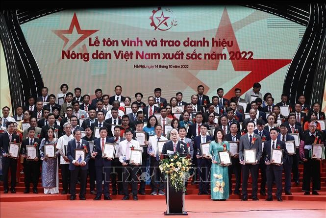 Tôn vinh 100 Nông dân Việt Nam xuất sắc năm 2022