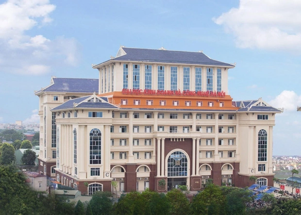 rụ sở chính của Trường Đại học Kinh doanh và Công nghệ Hà Nội tại phố Vĩnh Tuy, quận Hai Bà Trưng