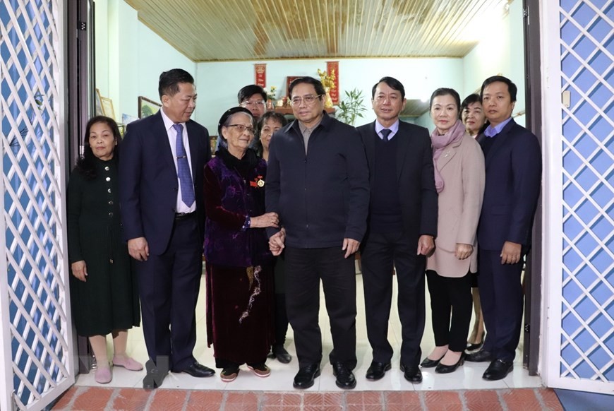 Thủ tướng Chính phủ Phạm Minh Chính thăm Mẹ Việt Nam anh hùng tại Cao Bằng