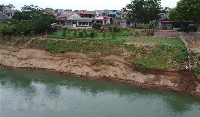 Người dân Phú Thọ mong muốn sớm có biện pháp xử lý tình trạng sạt lở bờ vở sông Đà 