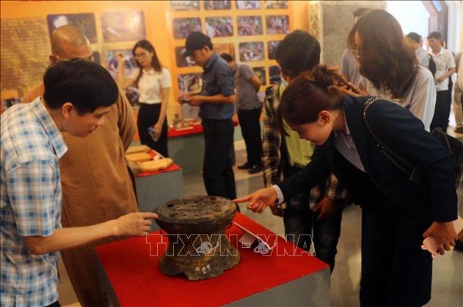 Giới thiệu bảo vật Quốc gia và cổ vật tiêu biểu tỉnh Hà Nam tới công chúng