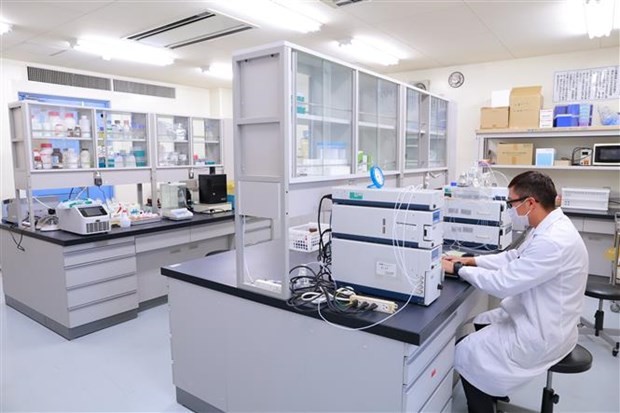 Phòng thí nghiệm Sinh lý thực vật và Hóa sinh, Đại học Hiroshima do Giáo sư Trần Đăng Xuân đứng đầu là một trong số ít các phòng thí nghiệm trên thế giới có thể tinh chế momilactones từ các nguồn tự nhiên như lúa gạo. (Ảnh: Đức Thịnh/TTXVN)