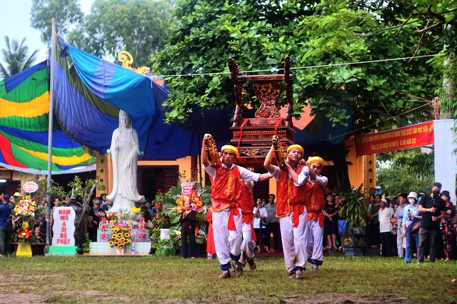 Độc đáo Lễ hội truyền thống Xa mã - Rước kiệu đình Hoàng Châu 