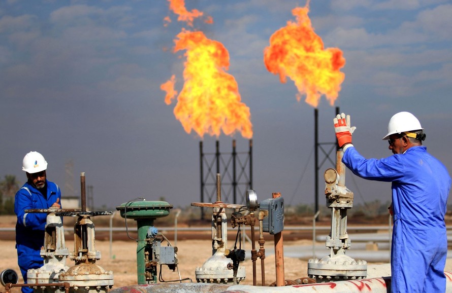 Nguồn cung thắt chặt giữ giá dầu thị trường thế giới ở mức cao