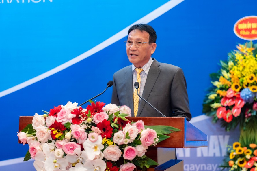 Lãnh đạo đại diện Liên hiệp tại TP Hồ Chí Minh chia sẻ tham luận tại Hội nghị kỷ niệm 30 năm thành lập LH các Hội UNESCO Việt Nam