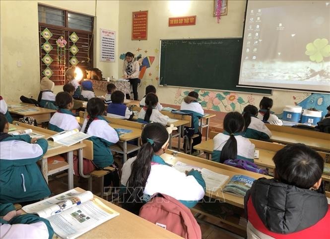 Các phòng học tại Trường Phổ thông Dân tộc bán trú Tiểu học Dào San được đóng kín để tránh rét cho học sinh. Ảnh: Nguyễn Oanh - TTXVN