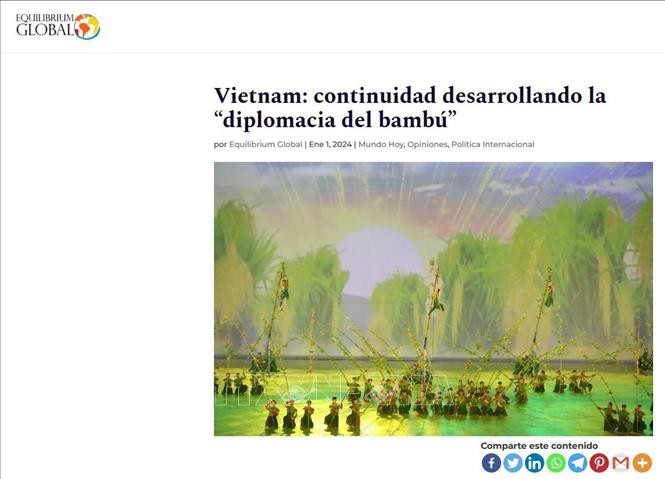 Bài báo ca ngợi thành tựu ngoại giao “cây tre” của Việt Nam được đăng trên trang Equilibrium Global Argentina. Ảnh: TTXVN