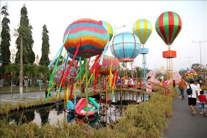 Bình Thuận đưa vào hoạt động đường hoa Xuân Giáp Thìn 2024