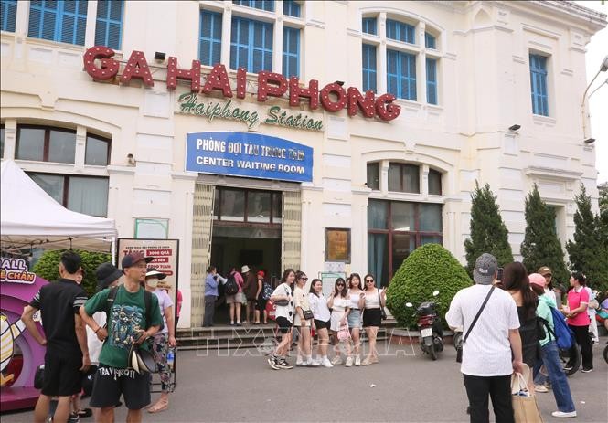 Gần 5.000 lượt khách đi và đến Ga Hải Phòng đầu kỳ nghỉ lễ