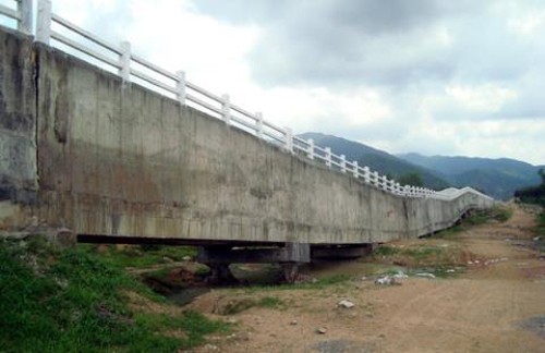 Cầu máng sông Dinh 3 sập do thiết kế, thi công