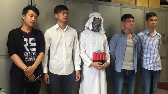 Nhóm thanh niên dàn dựng, quay clip giả khủng bố quăng bom nơi công cộng.