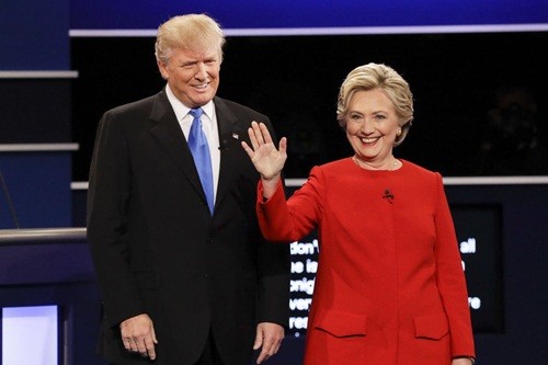 Ông Donald Trump và bà Hillary Clinton trong cuộc tranh luận tổng thống.