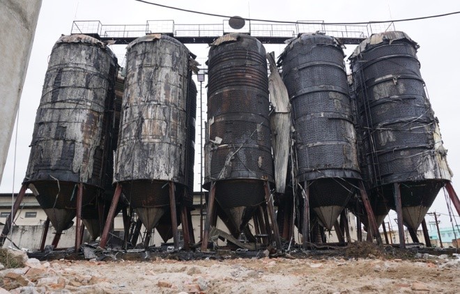 Khoảng 13h15 ngày 24/11, lửa bất ngờ bùng phát ở Nhà máy bia Xứ Thanh trong Khu công nghiệp Tây Bắc Ga, TP Thanh Hóa (Thanh Hóa).