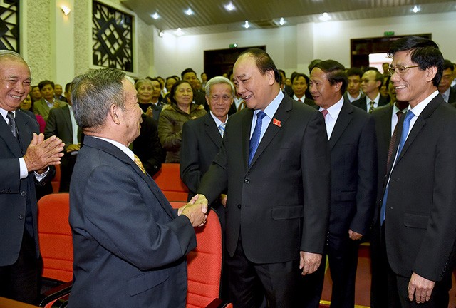 Thủ tướng thăm hỏi cử tri quận Hải An, TP. Hải Phòng (ảnh: VGP)