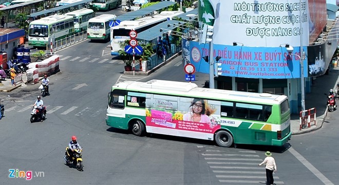 Quảng cáo trên xe buýt được nhiều địa phương trong cả nước triển khai nhiều năm nay. Ảnh: Lê Quân. 