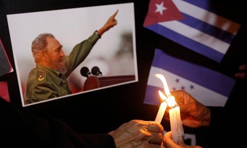 Người dân sẽ có hai ngày để viếng Fidel tại Havana, trước khi tro cốt của ông được an nghỉ tại nghĩa trang ở thành phố Santiago. Ảnh: Reuters