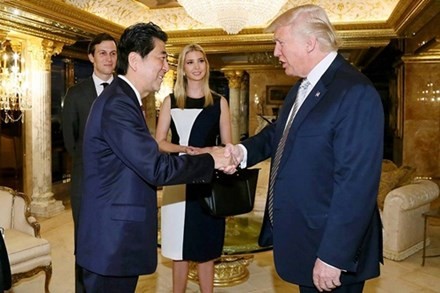 Ông Shinzo Abe và ông Donald Trump gặp nhau tại New York tháng trước. Ảnh: AFP