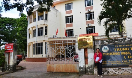 Bà Hồng đến Trung tâm xúc tiến thương mại đòi nợ ông Nguyễn Tú - Giám đốc Trung tâm xúc tiến thương mại (Sở Công thương Đắk Lắk)