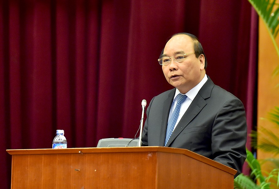 Thủ tướng Nguyễn Xuân Phúc đề nghị VASS nghiên cứu đề xuất xử lý các thể chế kinh tế-xã hội ràng buộc Việt Nam không phát triển được. Ảnh: VGP/Quang Hiếu 