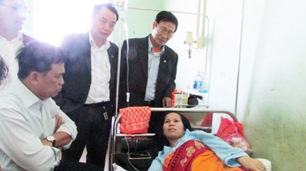 Liên đoàn luật sư Việt Nam làm việc với luật sư Tiết tại bệnh viện