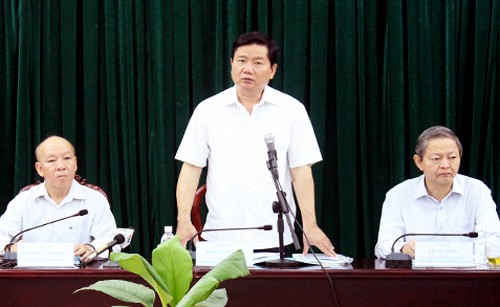 Bí thư Thành ủy Đinh La Thăng phát biểu chỉ đạo tại cuộc họp với Huyện ủy Bình Chánh.