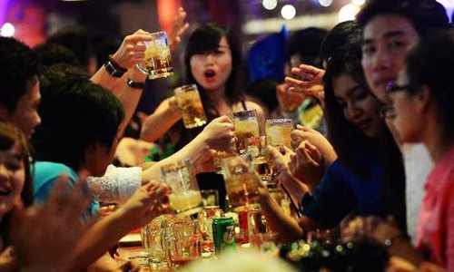Năm 2016 mỗi người Việt uống 42 lít bia, tăng 4 lít so với năm ngoái. 