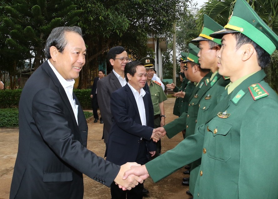 Phó Thủ tướng thăm cán bộ, chiến sĩ Đồn Biên Phòng Thuận An. Ảnh: VGP/Lê Sơn