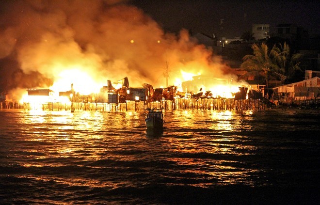 Vụ cháy kinh hoàng thiêu rụi hơn 70 căn nhà ở TP Nha Trang. Ảnh: An Bình.