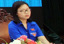  Bà Trần Thị Vĩnh Nghi trong lần tiếp xúc cử tri Cần Thơ cuối năm 2016. Ảnh: Cửu Long.