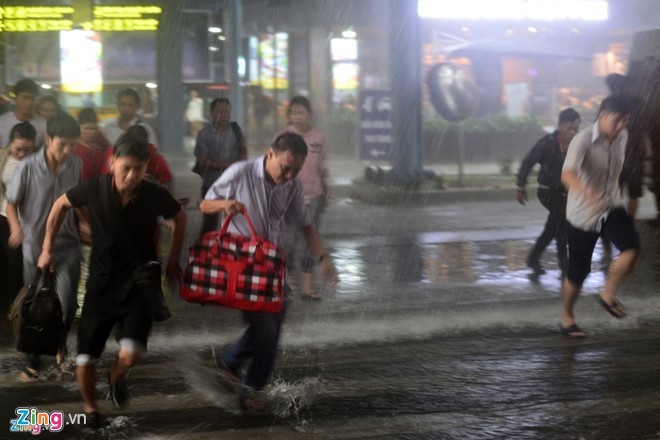 Sài Gòn bất ngờ mưa lớn