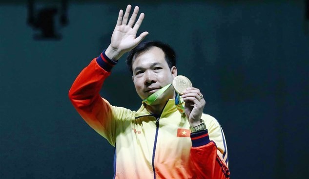 Xạ thủ Hoàng Xuân Vinh đau đầu vì tiền thưởng Olympic