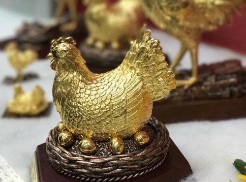 Nhiều sản phẩm mới được các nhà vàng tung ra phục vụ khách dịp vía Thần Tài năm nay. 